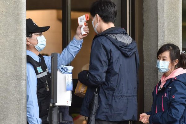 台大医院院长发文求救，为何台湾疫情会如此紧张？