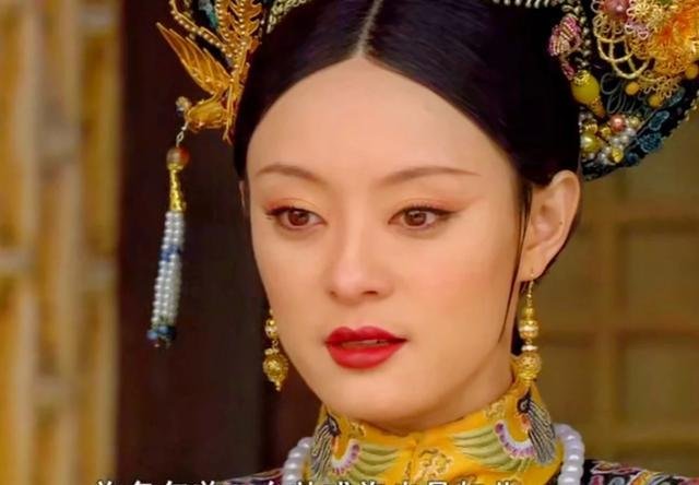 《甄嬛传》大结局时,甄嬛训斥完青樱,出门后为何突然泪崩?