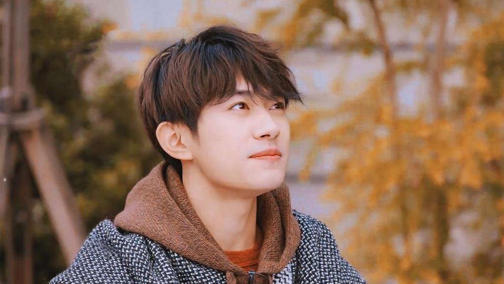 易烊千玺时隔半年后出关，这段时间他都干了些什么？