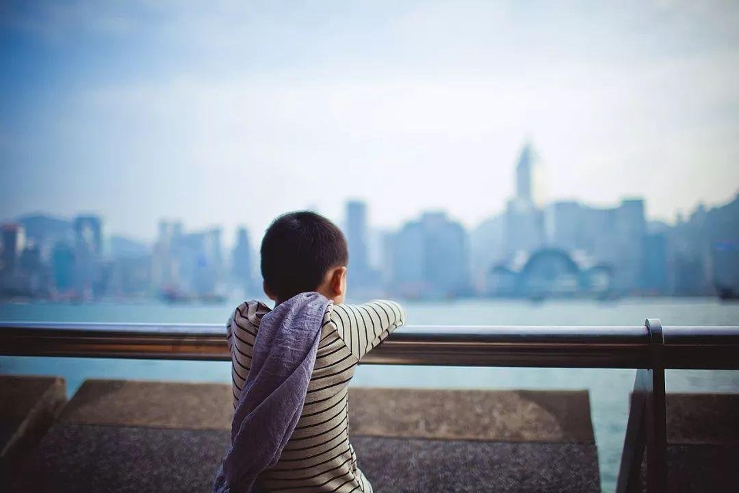 美国3岁男孩玩枪误杀8月大弟弟，3岁的孩子有自己的主见了吗？