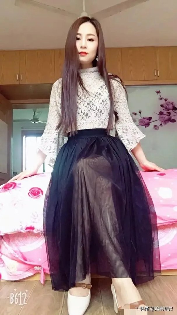 黑色纱裙怎么搭?