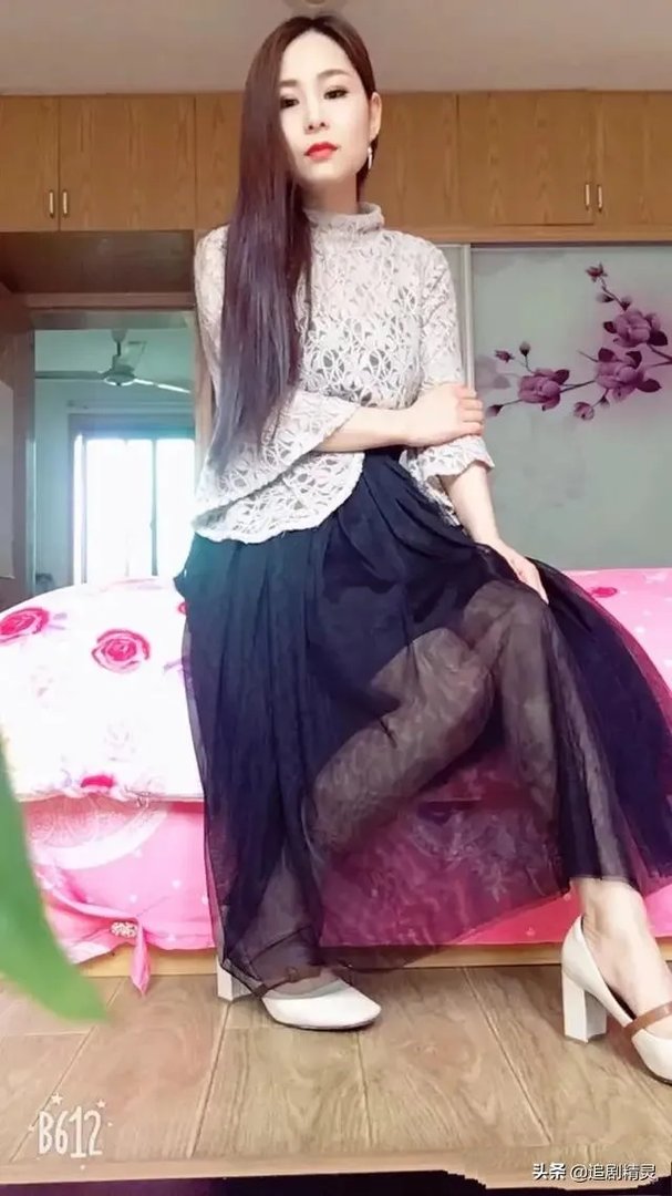 黑色纱裙怎么搭？