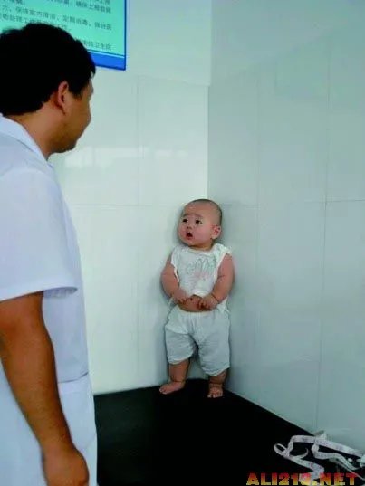 “吃面弟”火速走红 盘点网络上爆红的萌童