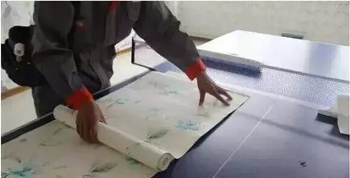 装修贴墙纸步骤 四个贴墙纸步骤让你一目了然