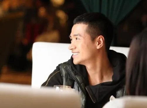 揭秘何晟铭的女友是谁  羡慕会公开恋情的明星