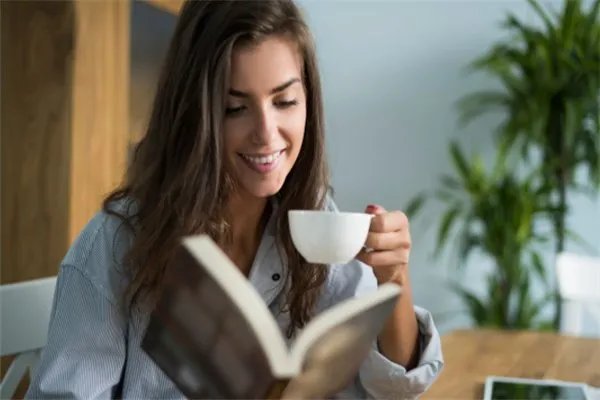 对于北京一咖啡厅强制客人消费一事,网友评论为何两极化?