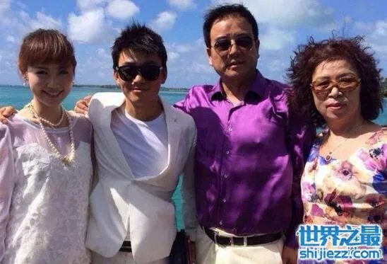 马蓉妈妈徐红微博开撕，61岁穿着暴露为老不尊 