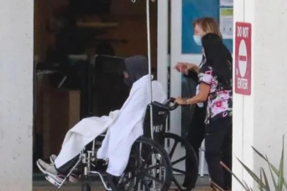 黑豹男主演去世:粉丝难以相信这位超级英雄的突然离世