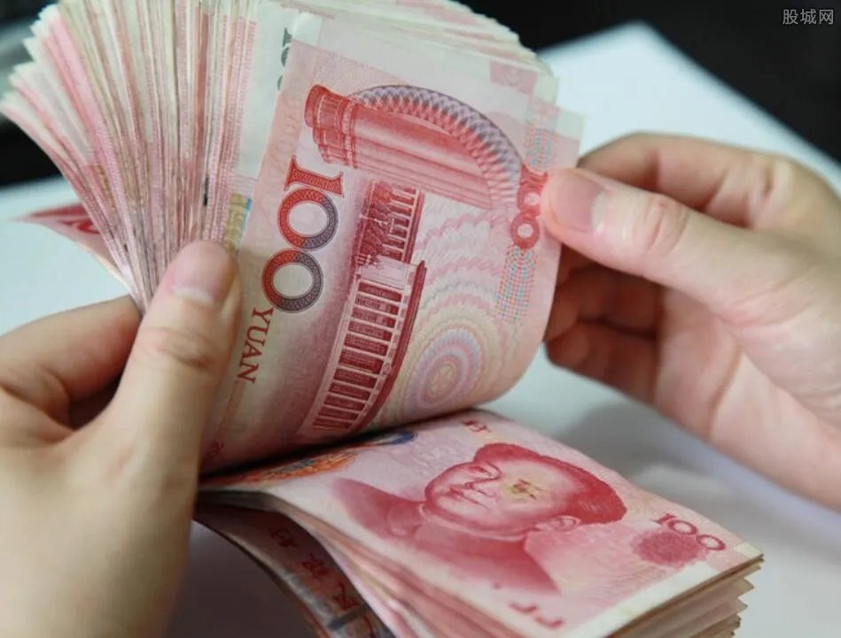 交易员被停职老婆曾晒其8万多月薪 又一个被老婆坑的