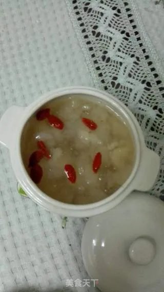 燕窝炖雪蛤