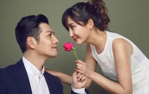 杜若溪亲热戏“被抓包” 杜若溪严宽的结婚照大全