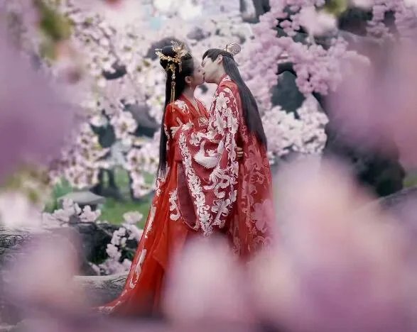 月上重火两个版本结局是什么