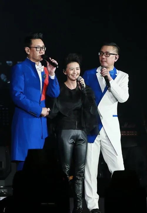 李偲菘李伟菘是什么关系 是双胞胎吗