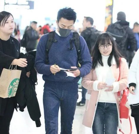 刘恺威蒙面回京引关注 揭老婆甩胡歌内幕
