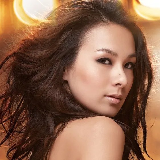 蔡妍上节目未穿内衣陷“内衣门”  节目未穿内衣真相揭秘