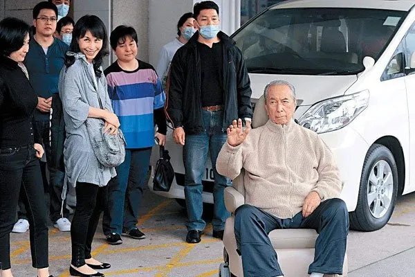 赌王续命使用谁的孩子啊 只有一个孙子已经去世了