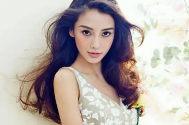 网友路透Angelababy绝美精灵造型,你喜欢她的新造型吗?