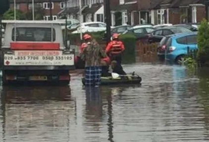 伦敦暴雨多个地铁站关闭,当地的暴雨天气究竟有多严重?