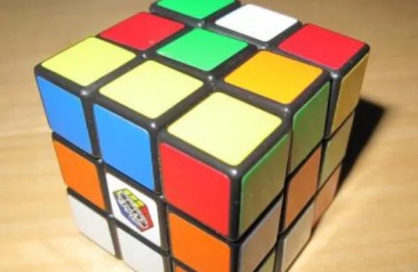 65岁奶奶通过职业魔方考级，学习魔方可给我们带来什么益处？