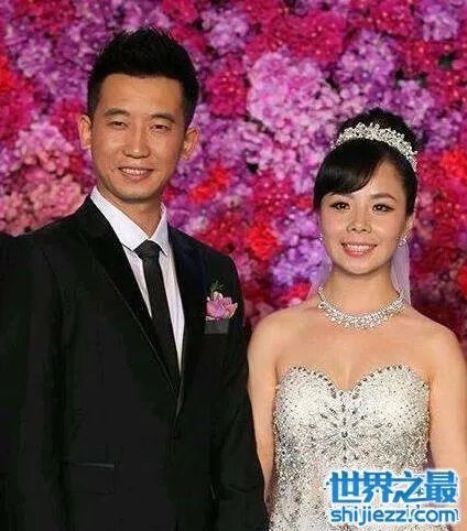 王二妮的结婚照片曝光,王二妮的老公李飞身份