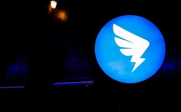 钉钉崩了上热搜 官方:扛到最后没有想到还是摔了一跤