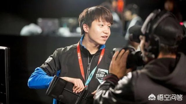 厂长微博发文暗示自己要退役，一番话让众多玩家流泪！网友：别退役啊。你怎么看？