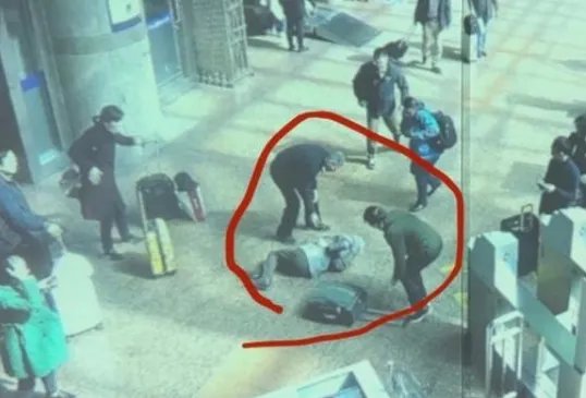 被行李箱绊倒去世家属索赔被驳回是怎么回事？