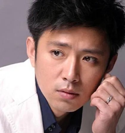 演员高泓贤电视剧大全 英俊帅气彰显成熟男人味道