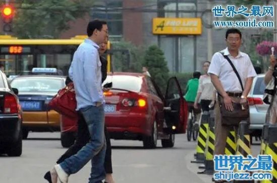 央视一姐董卿被6人睡图片，榜上海富豪私生活糜烂 