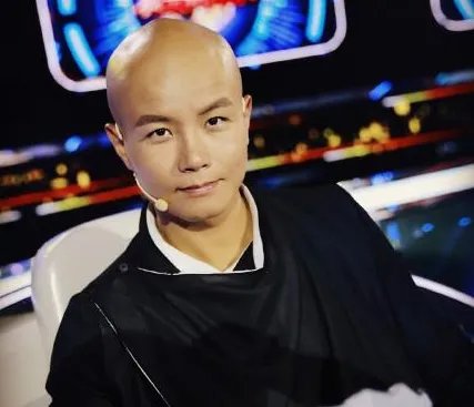 对于“强吻谢娜”这件事,乐嘉是如何回应的?