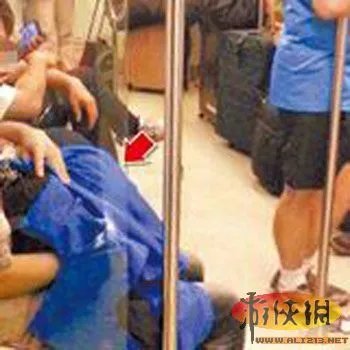 台湾地铁上演活春宫 学生情侣当众偷吃禁果