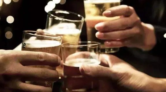 15岁女孩大闹派出所称是长沙老大，她应该承担刑事责任吗？