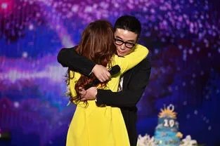 冯柯和张靓颖差几岁 张靓颖比冯珂小几岁