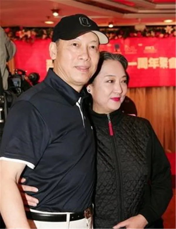 岳华老婆恬妮个人资料 没想到岳华老婆恬妮还是艳星出道