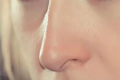 鼻梁矫正手术的价格是多少