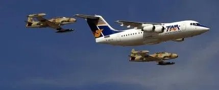 国航一航班突降千米,乘务员受伤,突降的原因是什么?