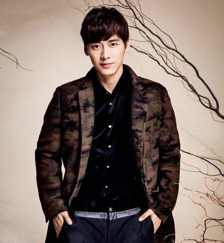 李易峰承认曾与李多海交往 女方整容成瘾令峰峰绝食