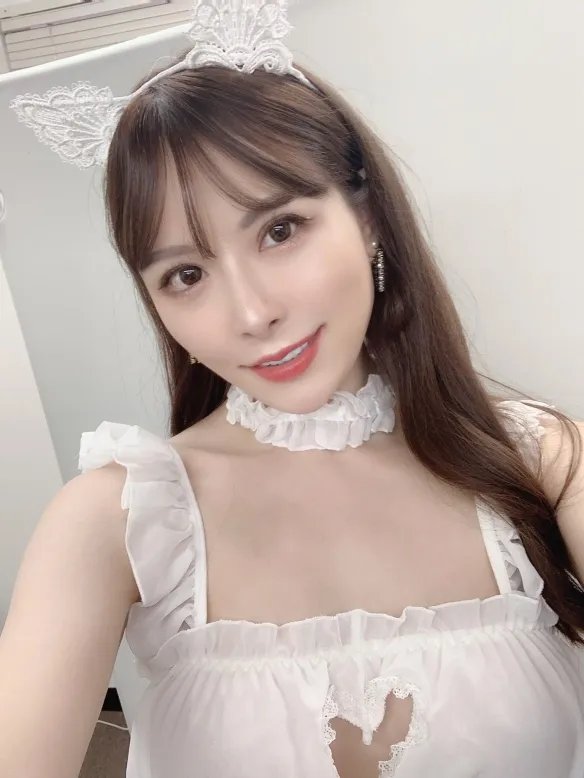 拉链一开掉出头灯！超汹涌萌妹［笹木絢乃］美图赏！