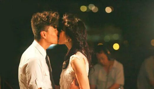 黄宗泽胡杏儿吻戏曝光  两人恋情终抵不过7年之痒