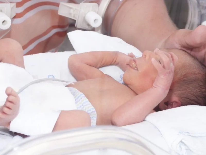 初生婴儿怎样护理