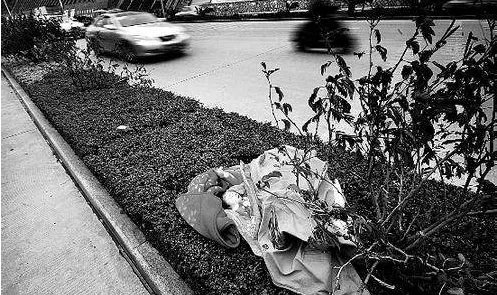 8月女婴雨天被弃是怎么回事？