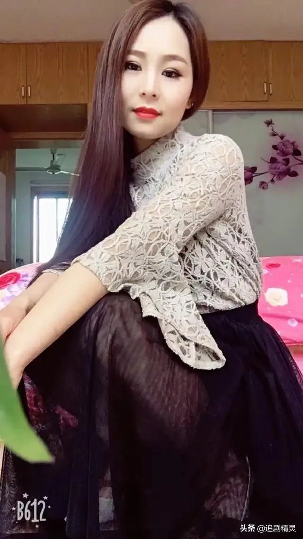 黑色纱裙怎么搭?