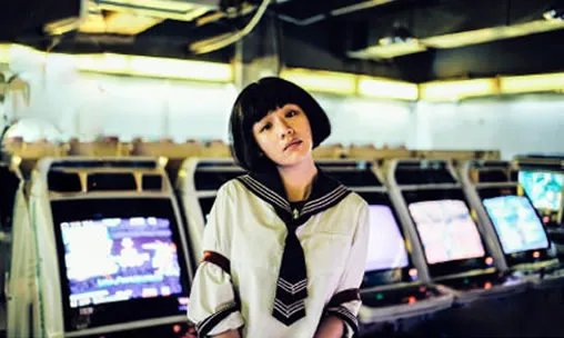 马思纯晒18岁照素颜曝光:马思纯晒18岁什么样子