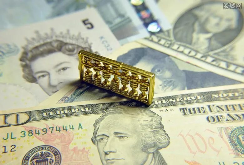 五大行下调外币存款利率 银行人士给出理财建议