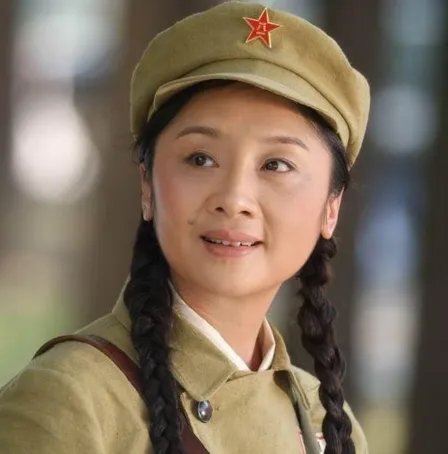 文静国模唐静参演《高地》 演军医与侯勇挺“较真”