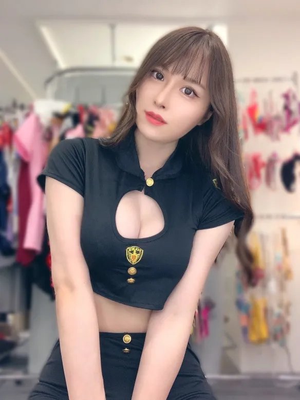 拉链一开掉出头灯！超汹涌萌妹［笹木絢乃］美图赏！