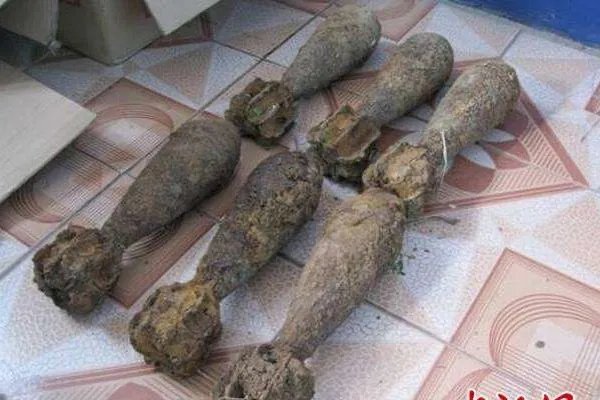 村民家门口挖出16枚炮弹,长时间不用的炮弹会爆炸吗?