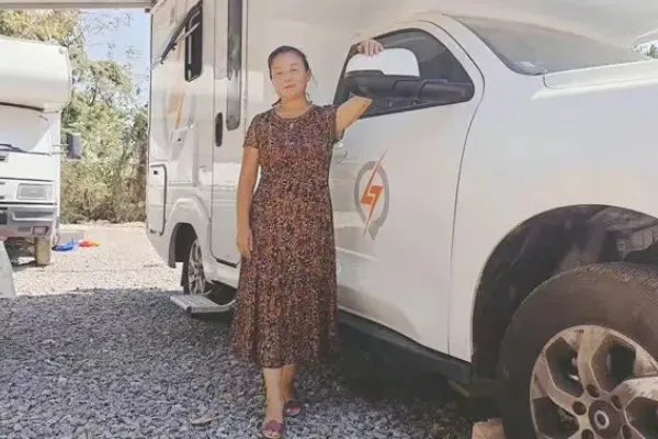 郑州自驾阿姨苏敏2年后回家:欲再启程,她身上有着怎样的故事?