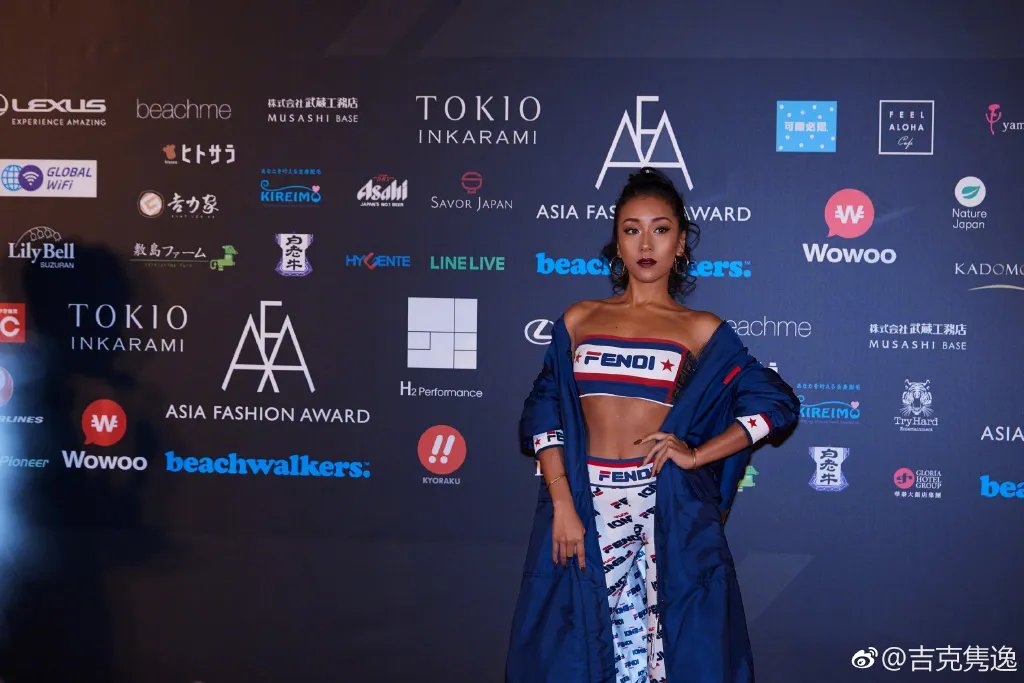 吉克隽逸超女时的早期照片 吉克隽逸爸爸是黑人吧