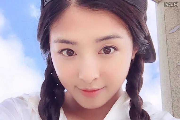 张含韵陪人睡觉名单 张含韵与众多明星关系复杂